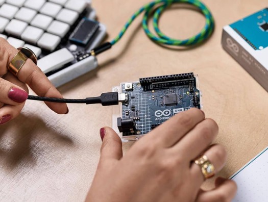 Arduino Uno R4 MINIMA 2