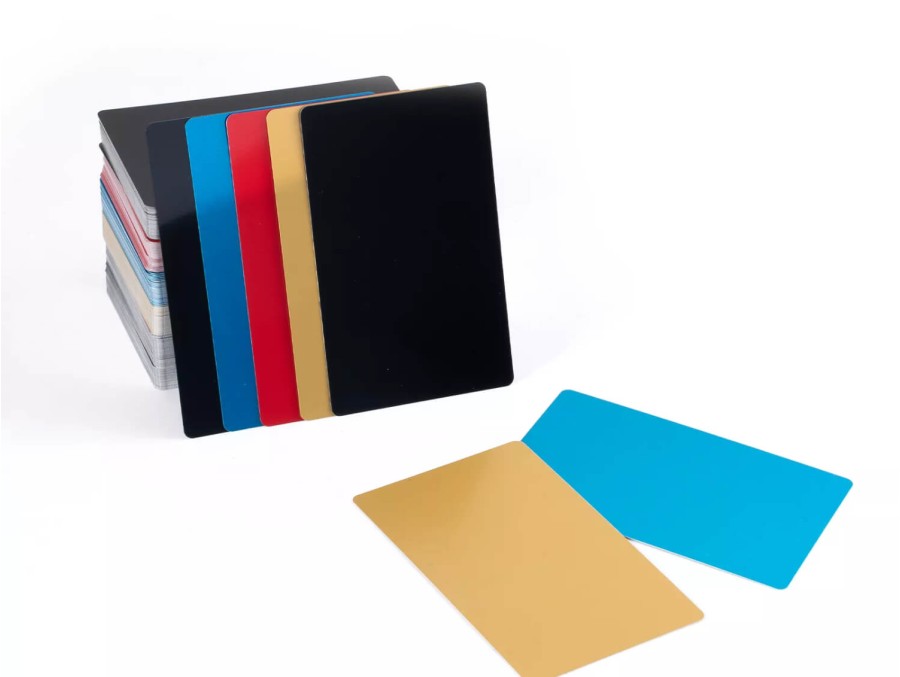 Targetes de visita d'alumini multicolor