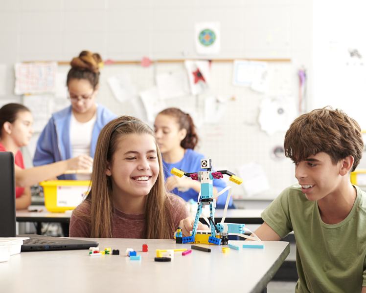 Programas y Productos de Robótica en Centros Educativos