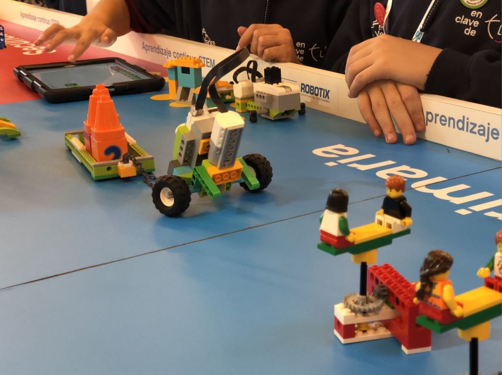 Jugando con LEGO Education ROBOTIX