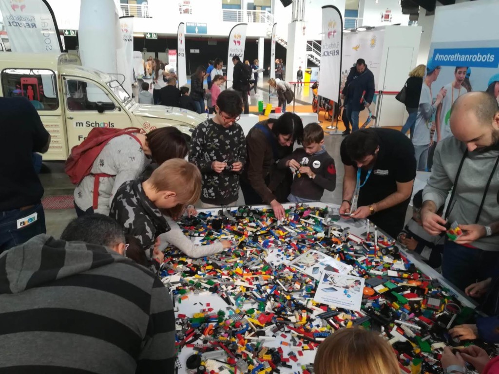 Actividad MAKER de LEGO Education ROBOTIX en YoMo 2019