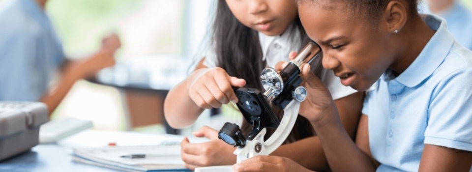 Cómo hacer que las chicas jóvenes se entusiasmen con una carrera en STEM